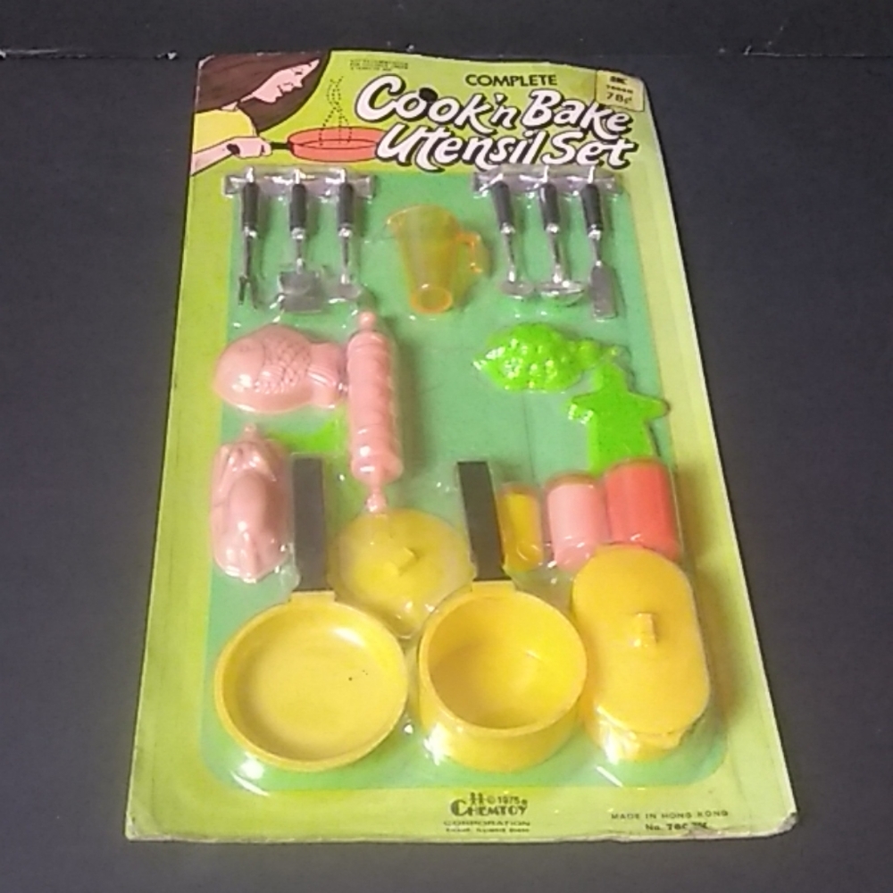 1975 vintage kids mini cooking play  collectable